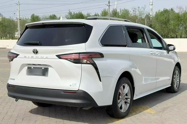 Used Toyota SIENNA 2024 2.5L Hybrid Comfort Edition Exterior 5
