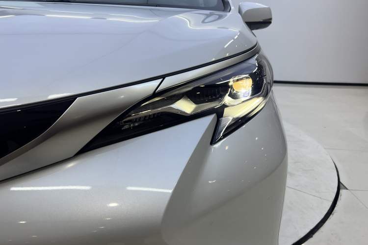 Used Toyota SIENNA 2024 2.5L Hybrid Ultimate Edition Exterior 5