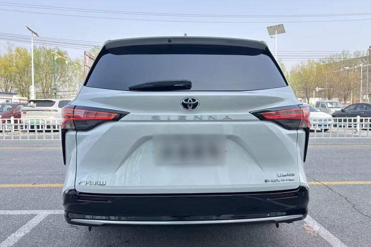 Used Toyota SIENNA 2024 2.5L Hybrid Four-Wheel Drive Prestige Edition Exterior 5