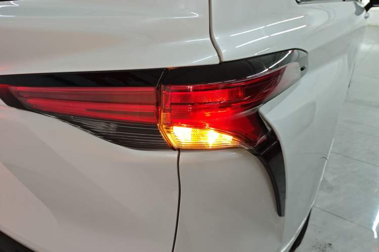 Used Toyota SIENNA 2024 2.5L Hybrid Comfort Edition Exterior 6