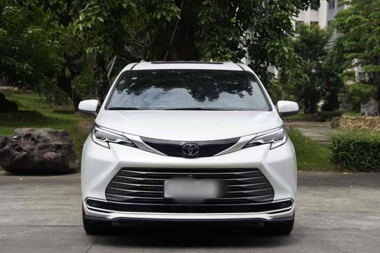 Used Toyota SIENNA 2024 2.5L Hybrid Ultimate Edition Exterior 6