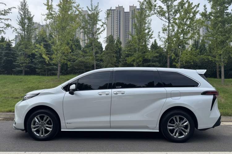 Used Toyota SIENNA 2024 2.5L Hybrid Comfort Edition Exterior 7
