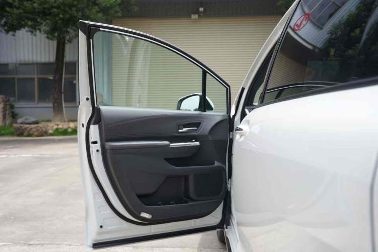 Used Toyota SIENNA 2024 2.5L Hybrid Ultimate Edition Exterior 8