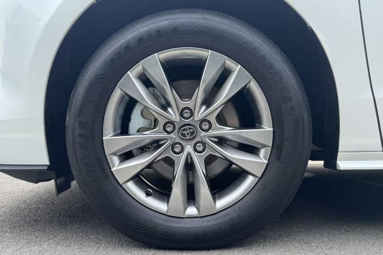 Used Toyota SIENNA 2024 2.5L Hybrid Comfort Edition Exterior 9