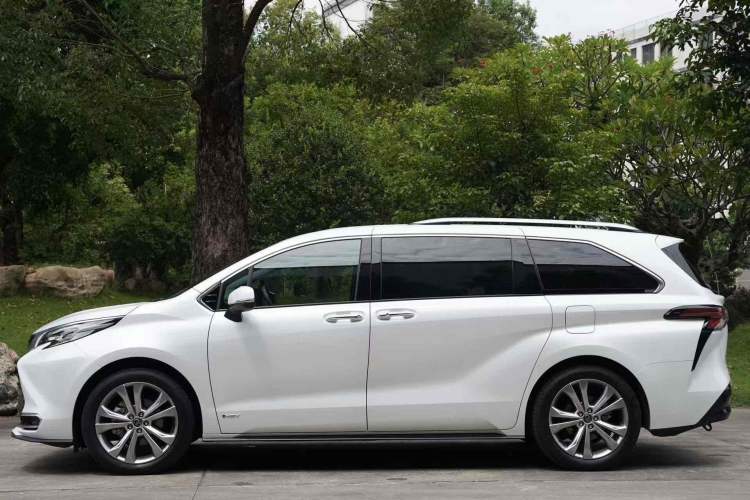 Used Toyota SIENNA 2024 2.5L Hybrid Ultimate Edition Exterior 9