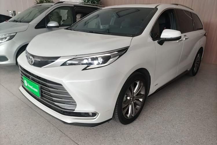 Toyota SIENNA 2024 2.5L Hybrid Luxury Edition - Premium