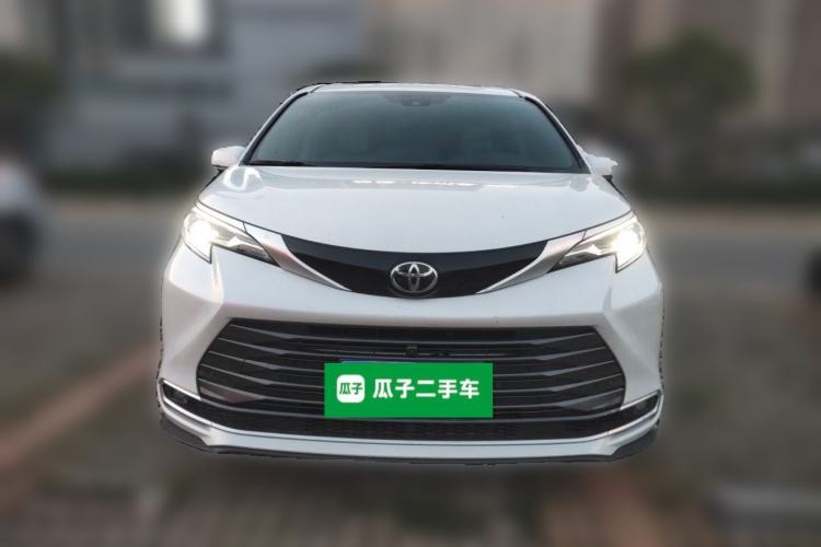 Used Toyota SIENNA 2024 2.5L Hybrid Luxury Edition Front