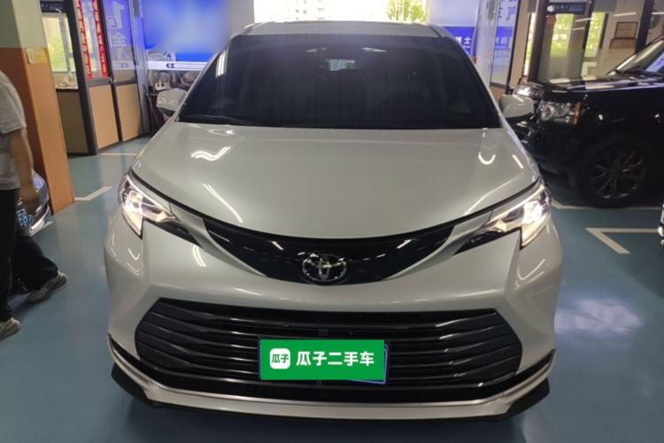 Used Toyota SIENNA 2024 2.5L Hybrid Luxury Edition Front