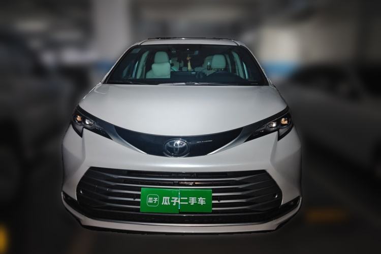 Used Toyota SIENNA 2024 2.5L Hybrid Platinum Edition Front