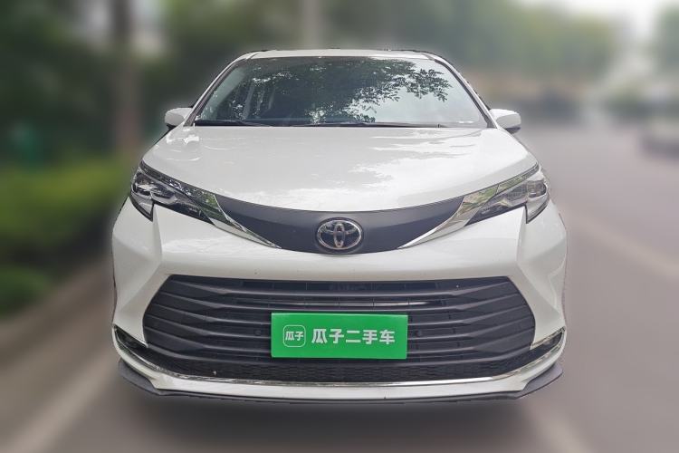 Used Toyota SIENNA 2024 2.5L Hybrid Comfort Edition Front