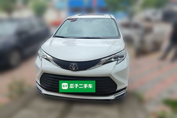 Used Toyota SIENNA 2024 2.5L Hybrid Comfort Edition Front