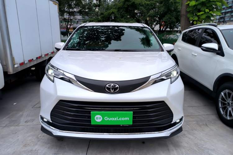 Used Toyota SIENNA 2024 2.5L Hybrid Comfort Edition Front