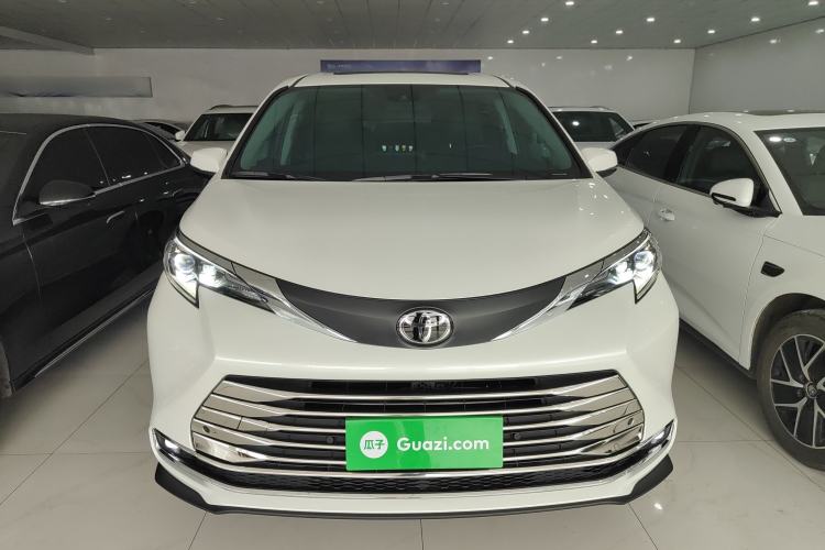 Used Toyota SIENNA 2024 2.5L Hybrid Comfort Edition Front