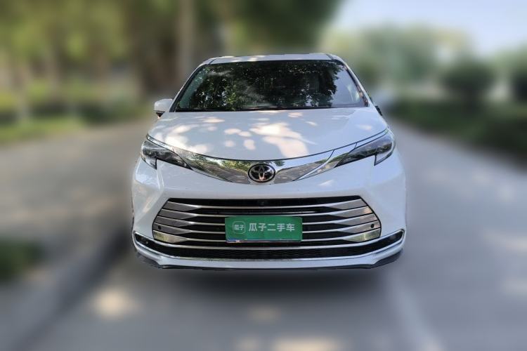 Used Toyota SIENNA 2024 2.5L Hybrid Comfort Edition Front