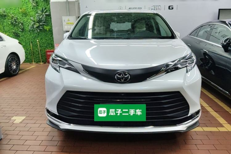 Used Toyota SIENNA 2024 2.5L Hybrid Comfort Edition Front