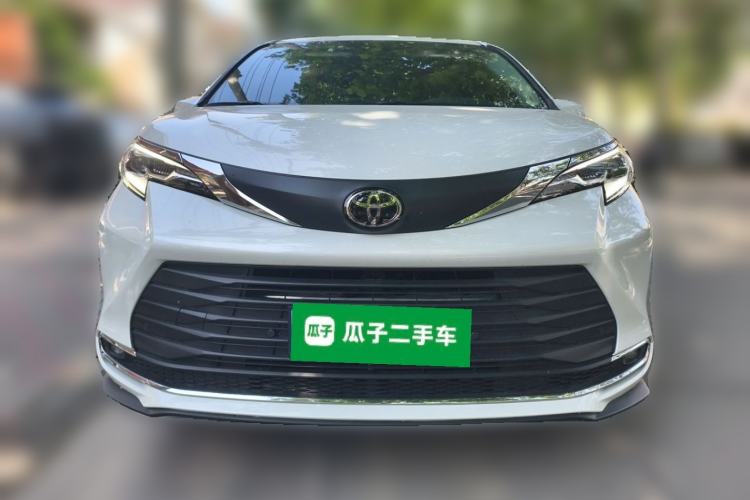 Used Toyota SIENNA 2024 2.5L Hybrid Comfort Edition Front