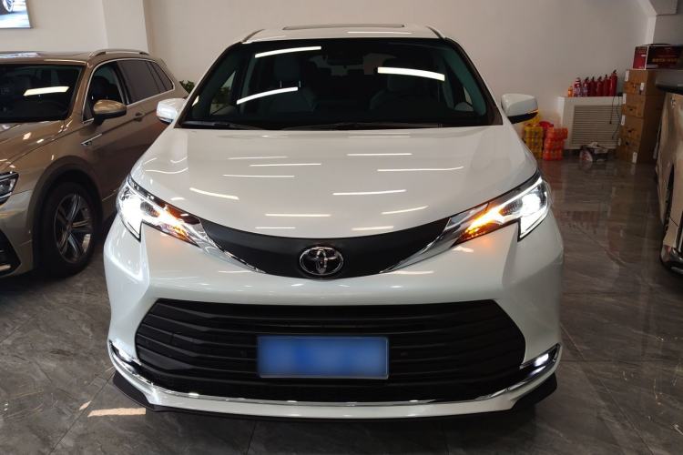 Used Toyota SIENNA 2024 2.5L Hybrid Comfort Edition Front