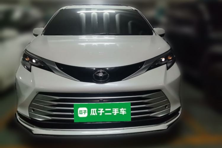 Used Toyota SIENNA 2024 2.5L Hybrid Platinum Edition Front