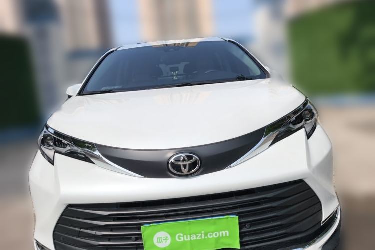 Used Toyota SIENNA 2024 2.5L Hybrid Comfort Edition Front