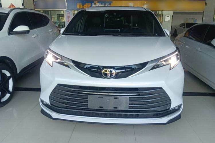Used Toyota SIENNA 2024 2.5L Hybrid Luxury Edition Front