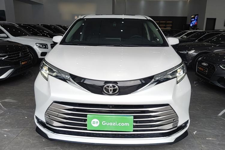 Used Toyota SIENNA 2024 2.5L Hybrid Comfort Edition Front