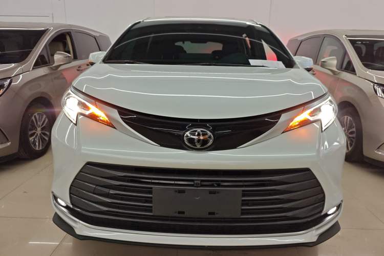 Used Toyota SIENNA 2024 2.5L Hybrid Four-Wheel Drive Prestige Edition Front