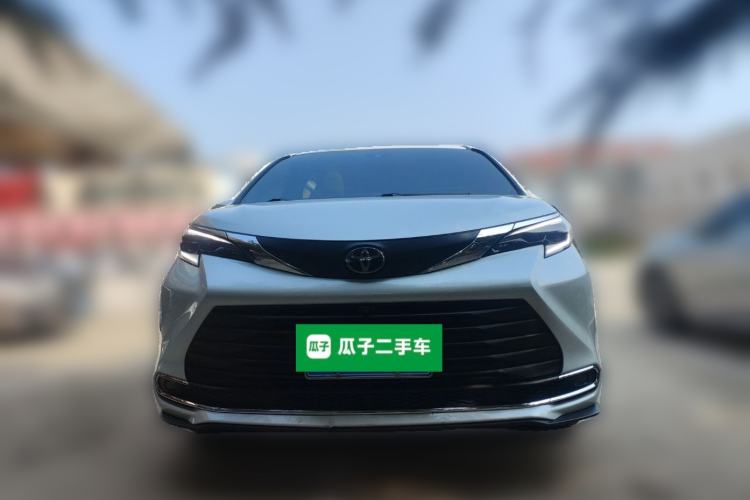 Used Toyota SIENNA 2024 2.5L Hybrid Comfort Edition Front