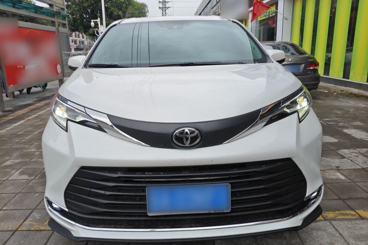 Used Toyota SIENNA 2024 2.5L Hybrid Comfort Edition Front