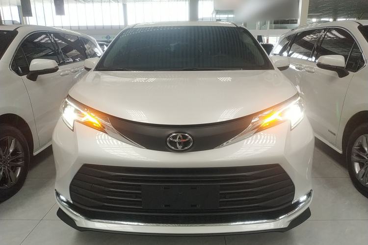Used Toyota SIENNA 2024 2.5L Hybrid Comfort Edition Front