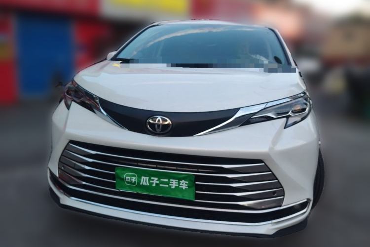 Used Toyota SIENNA 2024 2.5L Hybrid Comfort Edition Front