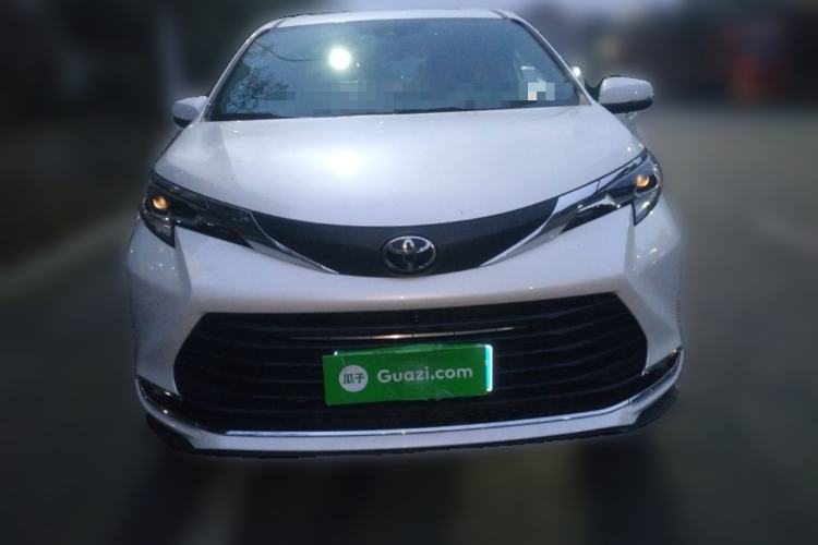 Used Toyota SIENNA 2024 2.5L Hybrid Comfort Edition Front