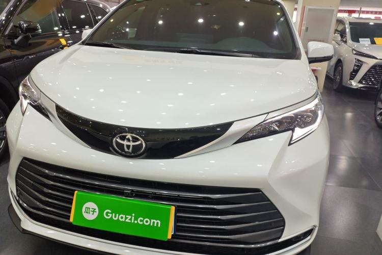 Used Toyota SIENNA 2024 2.5L Hybrid Four-Wheel Drive Prestige Edition Front