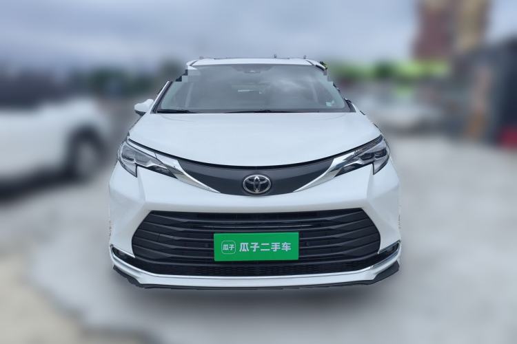 Used Toyota SIENNA 2024 2.5L Hybrid Comfort Edition Front