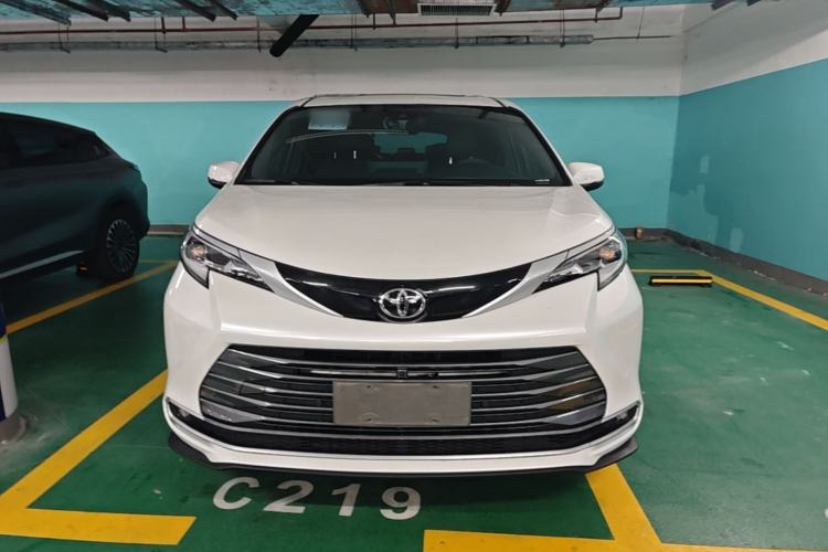 Used Toyota SIENNA 2024 2.5L Hybrid Four-Wheel Drive Prestige Edition Front