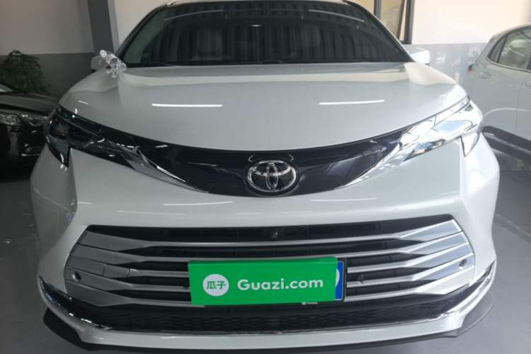 Used Toyota SIENNA 2024 2.5L Hybrid Comfort Edition Front