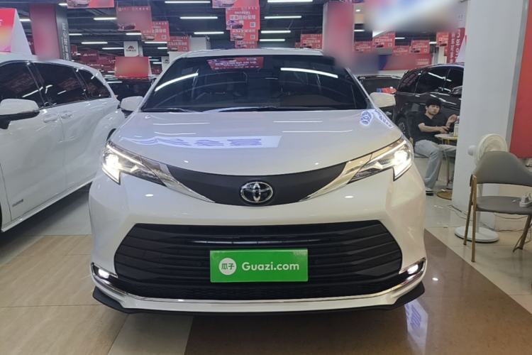 Used Toyota SIENNA 2024 2.5L Hybrid Comfort Edition Front