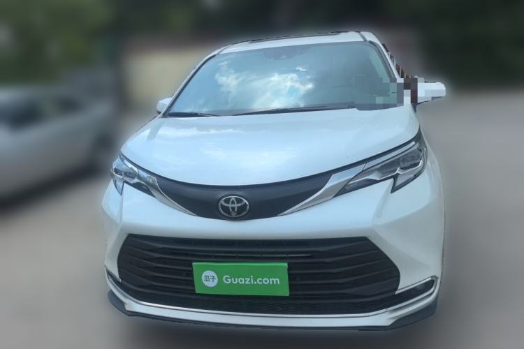 Used Toyota SIENNA 2024 2.5L Hybrid Comfort Edition Front