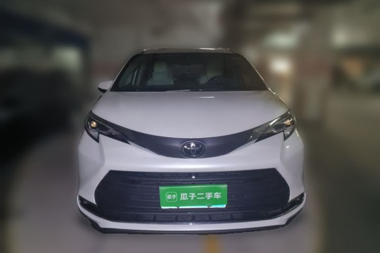 Used Toyota SIENNA 2024 2.5L Hybrid Comfort Edition Front