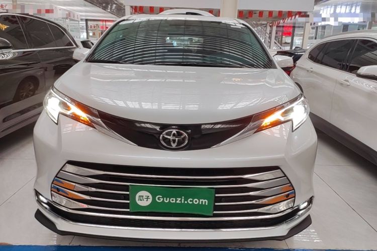 Used Toyota SIENNA 2024 2.5L Hybrid Comfort Edition Front