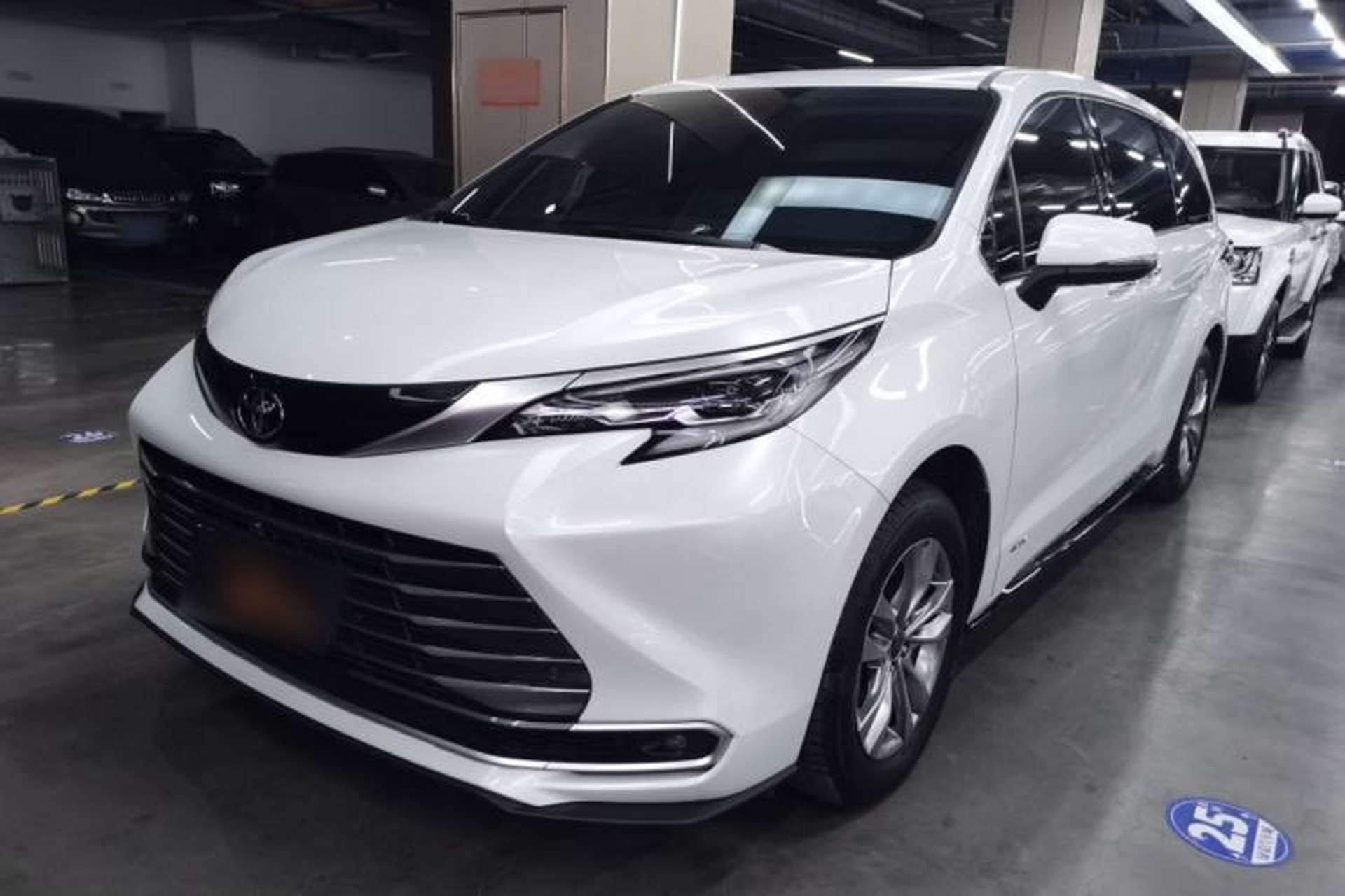 Used Toyota SIENNA 2024 2.5L Hybrid Four-Wheel Drive Prestige Edition Front Left 45 Deg