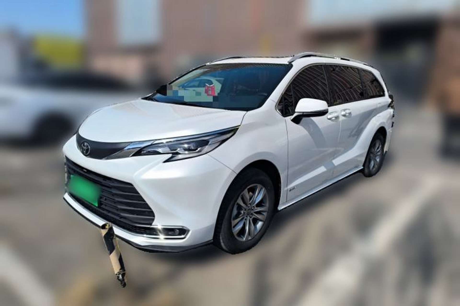 Used Toyota SIENNA 2024 2.5L Hybrid Comfort Edition Front Left 45 Deg