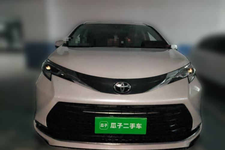 Used Toyota SIENNA 2024 2.5L Hybrid Comfort Edition Front