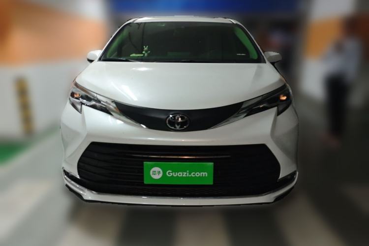 Used Toyota SIENNA 2024 2.5L Hybrid Comfort Edition Front