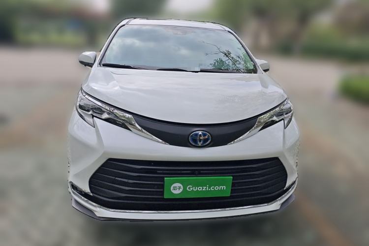 Used Toyota SIENNA 2024 2.5L Hybrid Comfort Edition Front