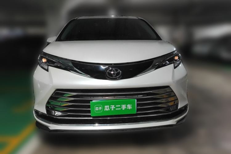 Used Toyota SIENNA 2024 2.5L Hybrid Comfort Edition Front