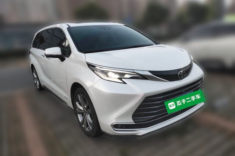 Used Toyota SIENNA 2024 2.5L Hybrid Luxury Edition Front Right 45 Deg