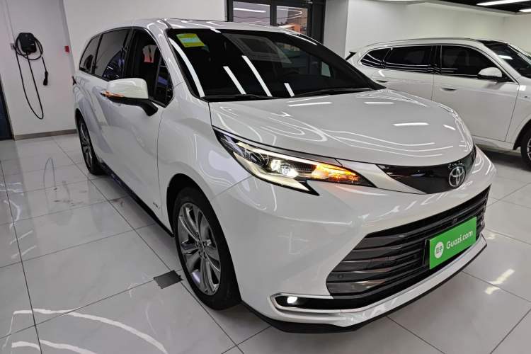 Used Toyota SIENNA 2024 2.5L Hybrid Prestige Deluxe Edition Front Right 45 Deg