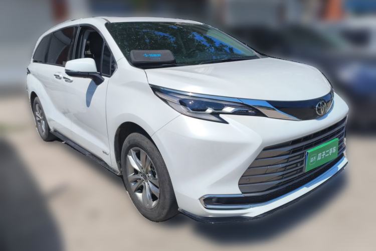 Used Toyota SIENNA 2024 2.5L Hybrid Comfort Edition Front Right 45 Deg