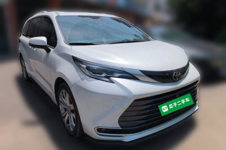 Used Toyota SIENNA 2024 2.5L Hybrid Prestige Deluxe Edition Front Right 45 Deg