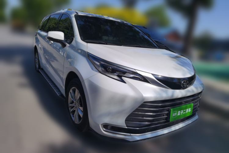 Used Toyota SIENNA 2024 2.5L Hybrid Four-Wheel Drive Prestige Edition Front Right 45 Deg